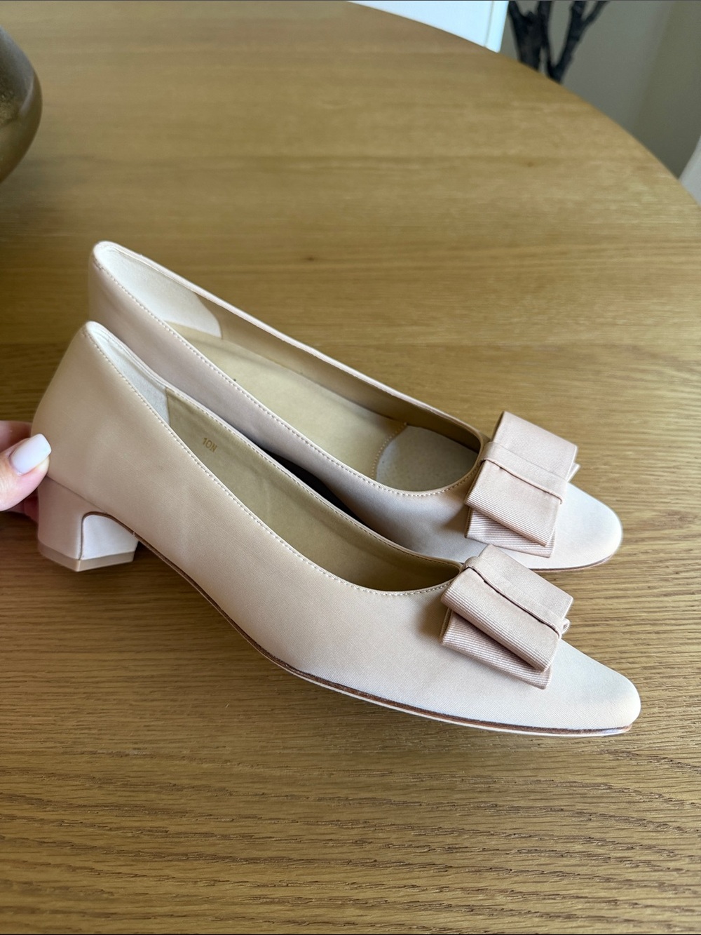 Vaneli Austine champagne Cream Bow Women's Heels pumps size 10 n